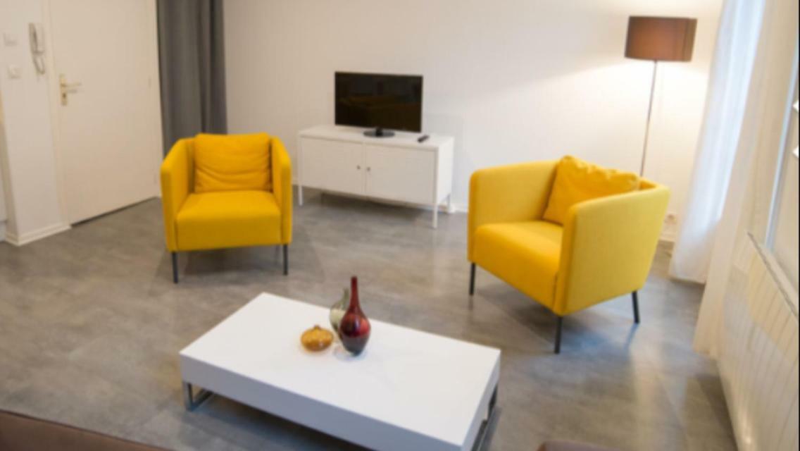Bel Appartement Au Coeur Du Centre Historique Bourges Luaran gambar